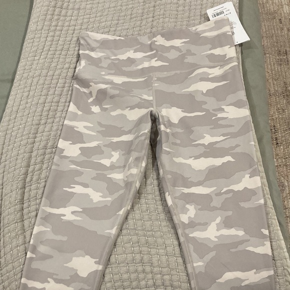 Final sale!! NWT Athleta Elation 7/8 Tights. - Picture 2 of 5